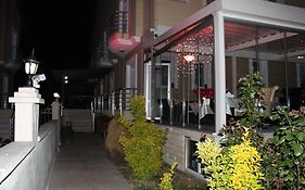 Assortie La Villa Hotel